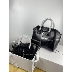 Givenchy Antigona Crack Rivet Diamond Charter Car Bag