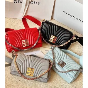 Givenchy BB50QAB Small 4G Soft Chain Handbag