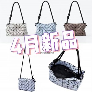 Issey Miyake's new drawstring shoulder crossbody bag tofu bag