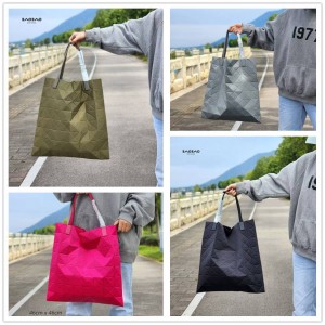 ISSEY MIYAKE TRACK Series Eight Grid 8 × 8 Grid Tote Bag