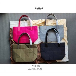 ISSEY MIYAKE TRACK Series Six Grid 4 × 6 Grid Tote Bag