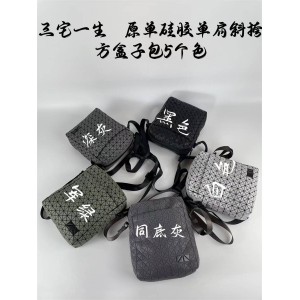 ISSEY MIYAKE KURO Small Cross Bag Small Square Bag