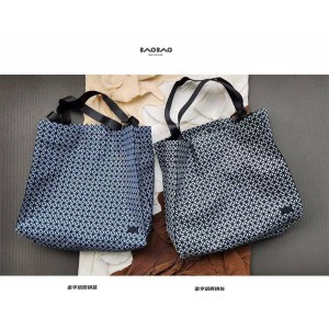 ISSEY MIYAKE KURO Pyramid Four tone Tote Bag