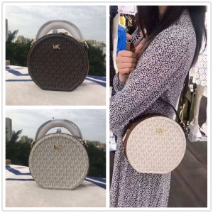 Michael Kors MK Medium Delaney Vintage Crocodile Pattern Round Cake Bag