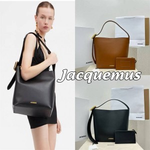 Jacquemus Le Petit Regalo Large Bucket Bag 2041