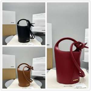 Jacquemus 245BA366 The small Tourni bucket bag 2068